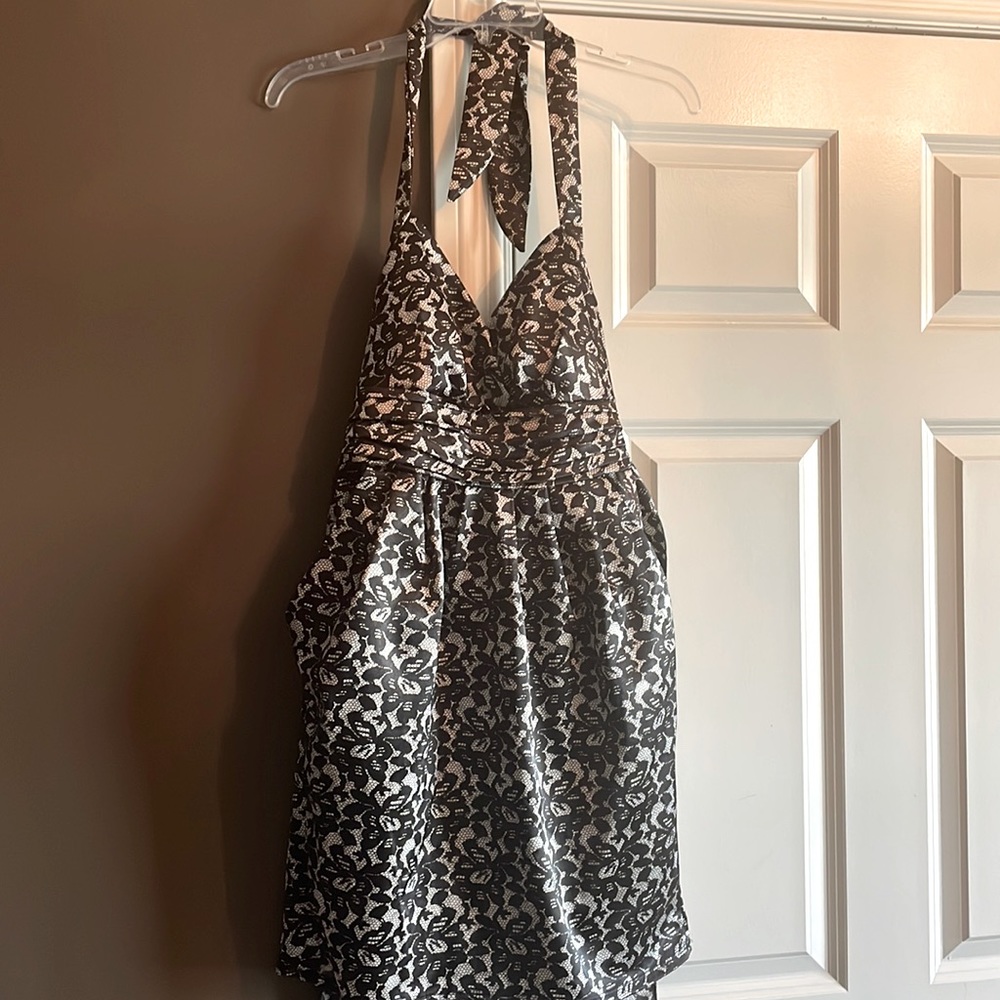Like new dress that would be perfect for any formal occasion.